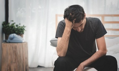 &Gamma;&iota;&alpha;&tau;ί &delta;&epsilon; &sigma;&omicron;&upsilon; &laquo;&sigma;&eta;&kappa;ώ&nu;&epsilon;&tau;&alpha;&iota;&raquo;;