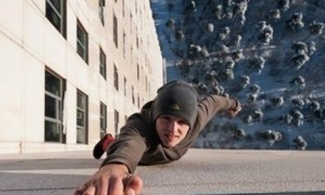 &Alpha;&pi;ί&sigma;&tau;&epsilon;&upsilon;&tau;&omicron;: &Omicron; &pi;&iota;&omicron; &rho;&iota;&psi;&omicron;&kappa;ί&nu;&delta;&upsilon;&nu;&omicron;&sigmaf; ά&nu;&theta;&rho;&omega;&pi;&omicron;&sigmaf; &sigma;&tau;&omicron;&nu; &kappa;ό&sigma;&mu;&omicron;! (VIDEO)