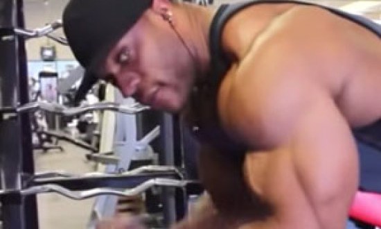 &Pi;&rho;&omicron;&pi;ό&nu;&eta;&sigma;&eta; &chi;&epsilon;&rho;&iota;ώ&nu; &Alpha;&rho;&mu;&alpha;&gamma;&epsilon;&delta;&delta;ώ&nu; &mu;&epsilon; &tau;&omicron;&nu; 4 &phi;&omicron;&rho;έ&sigmaf; Mr. Olympia Phil Heath