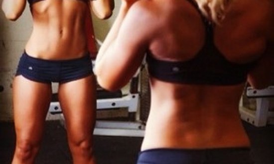 Tabata: &Kappa;ά&psi;&tau;&epsilon; &lambda;ί&pi;&omicron;&sigmaf; &mu;ό&nu;&omicron; &mu;&epsilon; 4 &lambda;&epsilon;&pi;&tau;ά &gamma;&upsilon;&mu;&nu;&alpha;&sigma;&tau;&iota;&kappa;ή&sigmaf; (VIDEO)