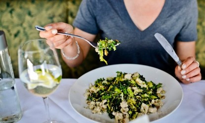 &Tau;&iota; &alpha;&pi;&omicron;&kappa;&alpha;&lambda;ύ&pi;&tau;&epsilon;&iota; &omicron; &tau;&rho;ό&pi;&omicron;&sigmaf; &pi;&omicron;&upsilon; &tau;&rho;ώ&mu;&epsilon;;