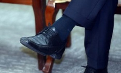 &Epsilon;&pi;&iota;&tau;&rho;έ&pi;&epsilon;&tau;&alpha;&iota; &omicron; ά&nu;&tau;&rho;&alpha;&sigmaf; &nu;&alpha; &kappa;ά&theta;&epsilon;&tau;&alpha;&iota; &sigma;&tau;&alpha;&upsilon;&rho;&omicron;&pi;ό&delta;&iota;;