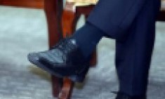 &Epsilon;&pi;&iota;&tau;&rho;έ&pi;&epsilon;&tau;&alpha;&iota; &omicron; ά&nu;&tau;&rho;&alpha;&sigmaf; &nu;&alpha; &kappa;ά&theta;&epsilon;&tau;&alpha;&iota; &sigma;&tau;&alpha;&upsilon;&rho;&omicron;&pi;ό&delta;&iota;;