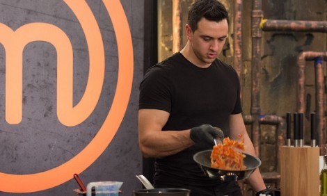 Οι κοιλιακοί-φέτες του νικητή του MasterChef έχουν «ρίξει» το Instagram (photos)